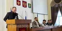 Лидеры школьного самоуправления получили свои удостоверения из рук главы администрации Ейского района Романа Бублика - Приазовские степи