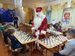 Дед Мороз в Ейске провел сеанс одновременной шахматной игры