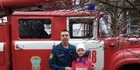 Ейские школьники поздравили спасателей и полицейских с Новым годом - Приазовские степи