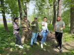 В рамках Всероссийского субботника, в парке пос. Октябрьский Ейского района состоялся масштабный субботник по наведению санитарного порядка