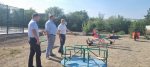В поселке Ближнеейском Ейского района продолжается строительство универсальной спортплощадки