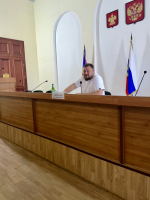 Глава Ейска Денис Квитовский провёл традиционное по понедельникам планёрное совещание
