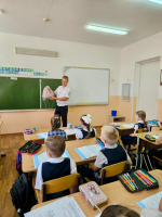 Сотрудники ейской госавтоинспекции проводят уроки безопасности с детьми