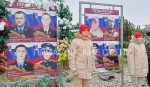 Больше 100 портретов смотрят со стендов на ейчан на Молодёжной площади