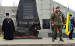 Больше 100 портретов смотрят со стендов на ейчан на Молодёжной площади