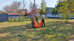 В Ейске руководитель епархиального отдела по взаимодействию с казачеством и волонтёры облагораживали мемориал