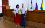 После непростой ночи для муниципалитета аппаратное совещание рабочей недели в районной администрации всё же начали с торжественного награждения